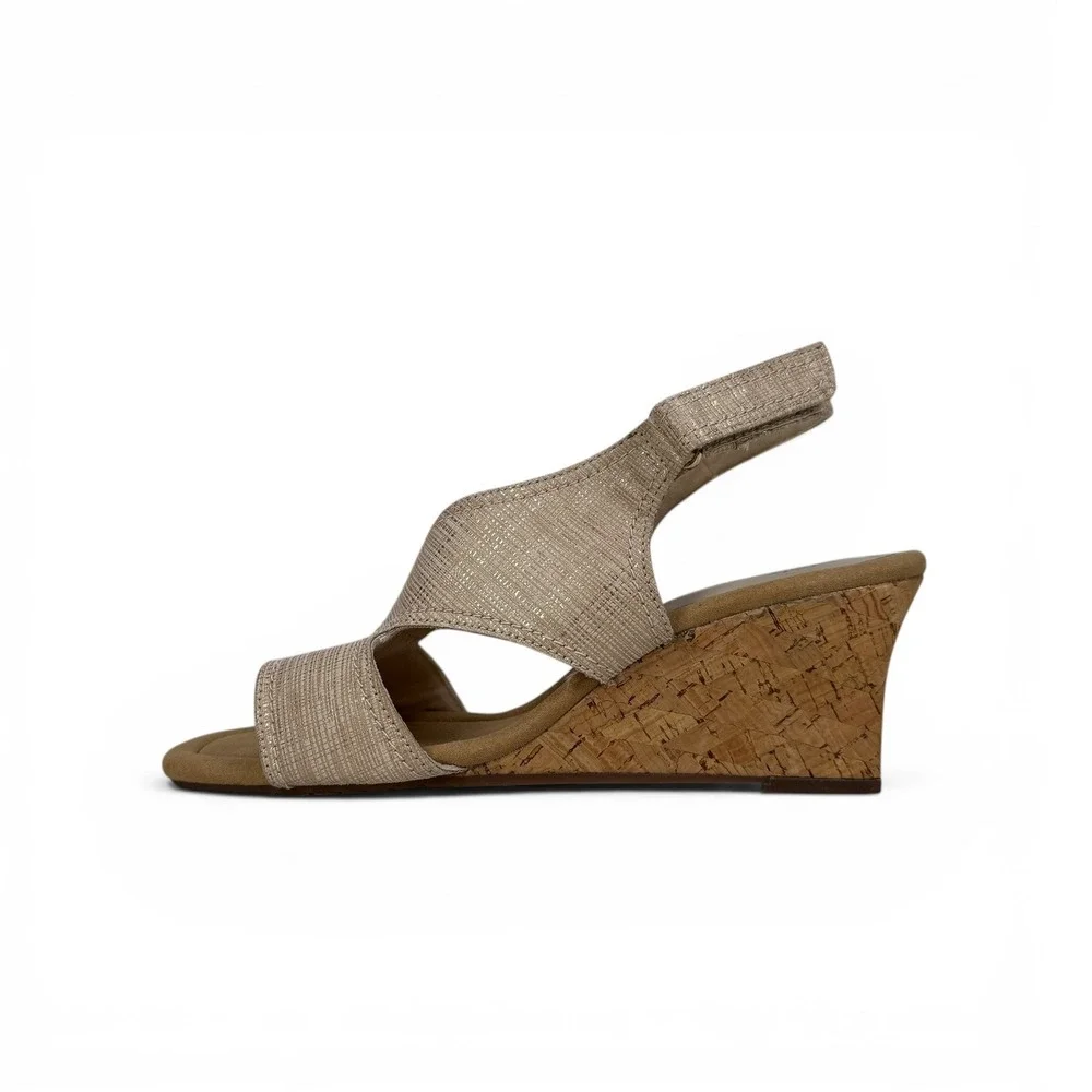 Clarks Kyarra Aster Wedge Sandal Womens 10 Wide Sand Gold Metallic Textile